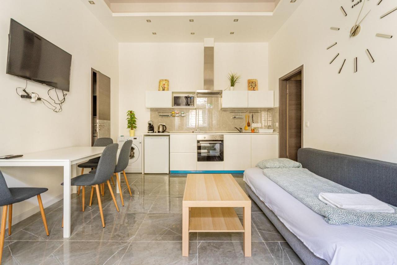 Modernized Condo At Kiraly 51 Будапеща Екстериор снимка