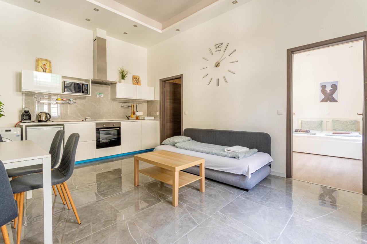 Modernized Condo At Kiraly 51 Будапеща Екстериор снимка