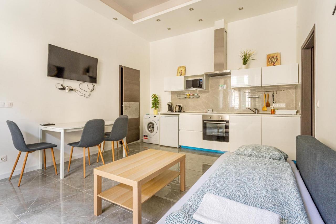 Modernized Condo At Kiraly 51 Будапеща Екстериор снимка