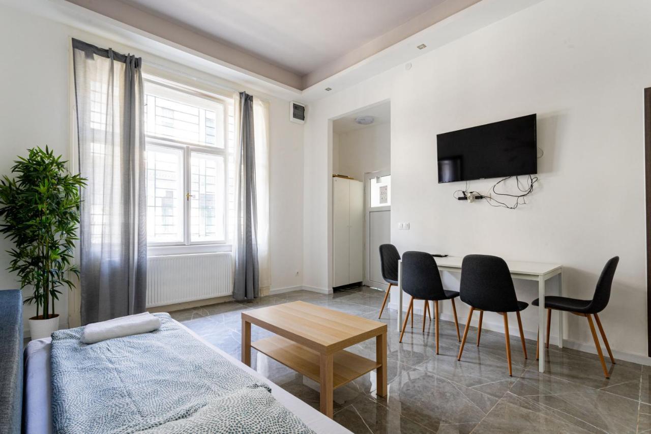 Modernized Condo At Kiraly 51 Будапеща Екстериор снимка