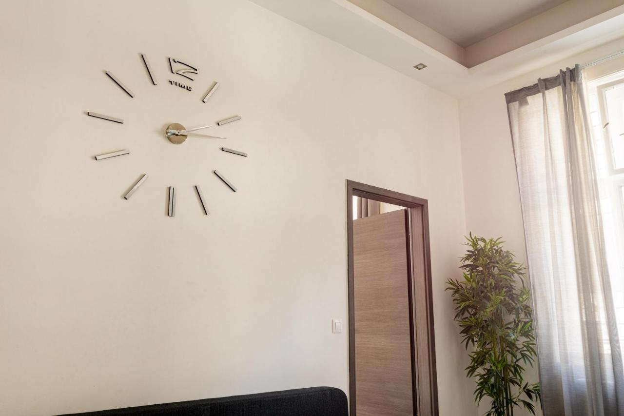 Modernized Condo At Kiraly 51 Будапеща Екстериор снимка