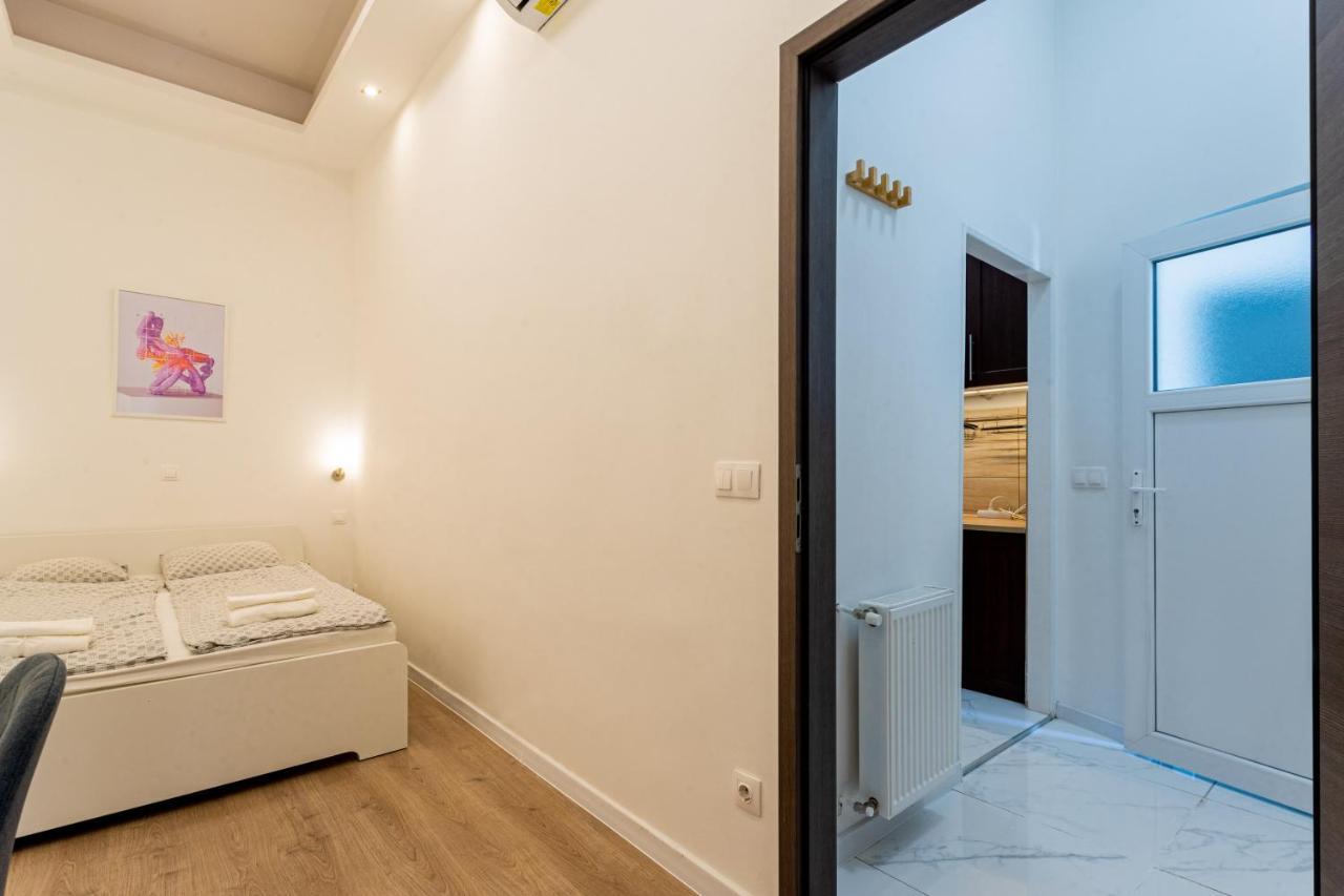 Modernized Condo At Kiraly 51 Будапеща Екстериор снимка